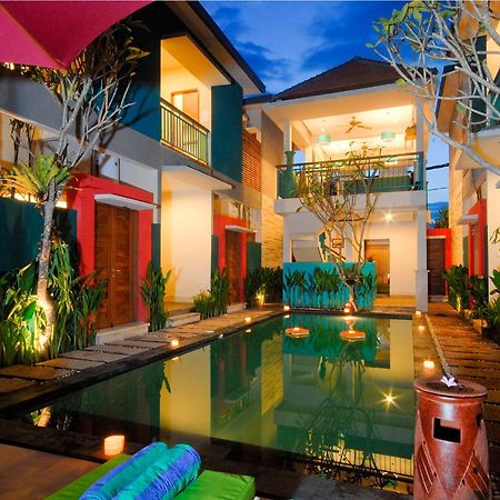 The Green Zhurga Suite Kerobokan  Luaran gambar