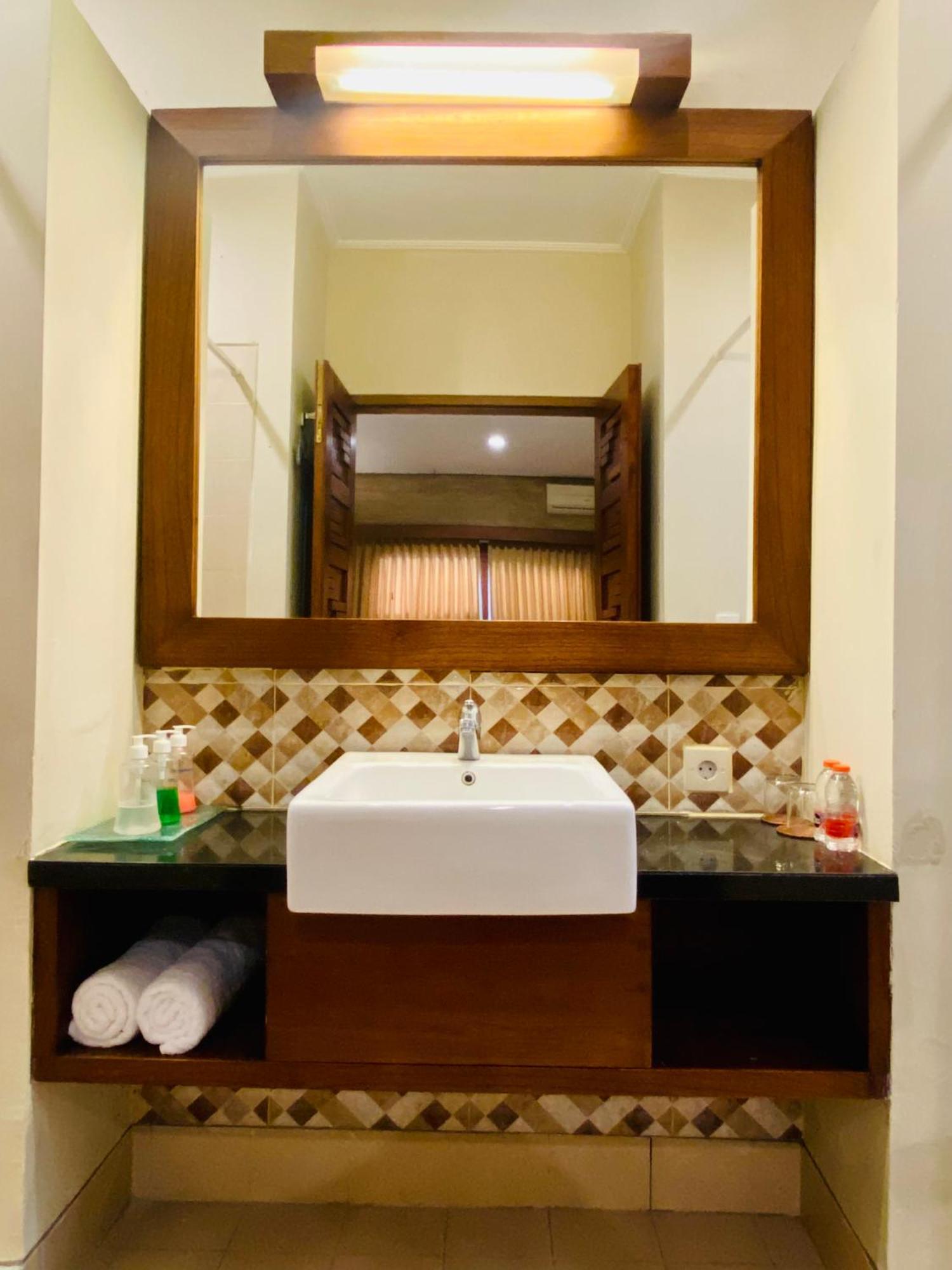 The Green Zhurga Suite Kerobokan  Luaran gambar