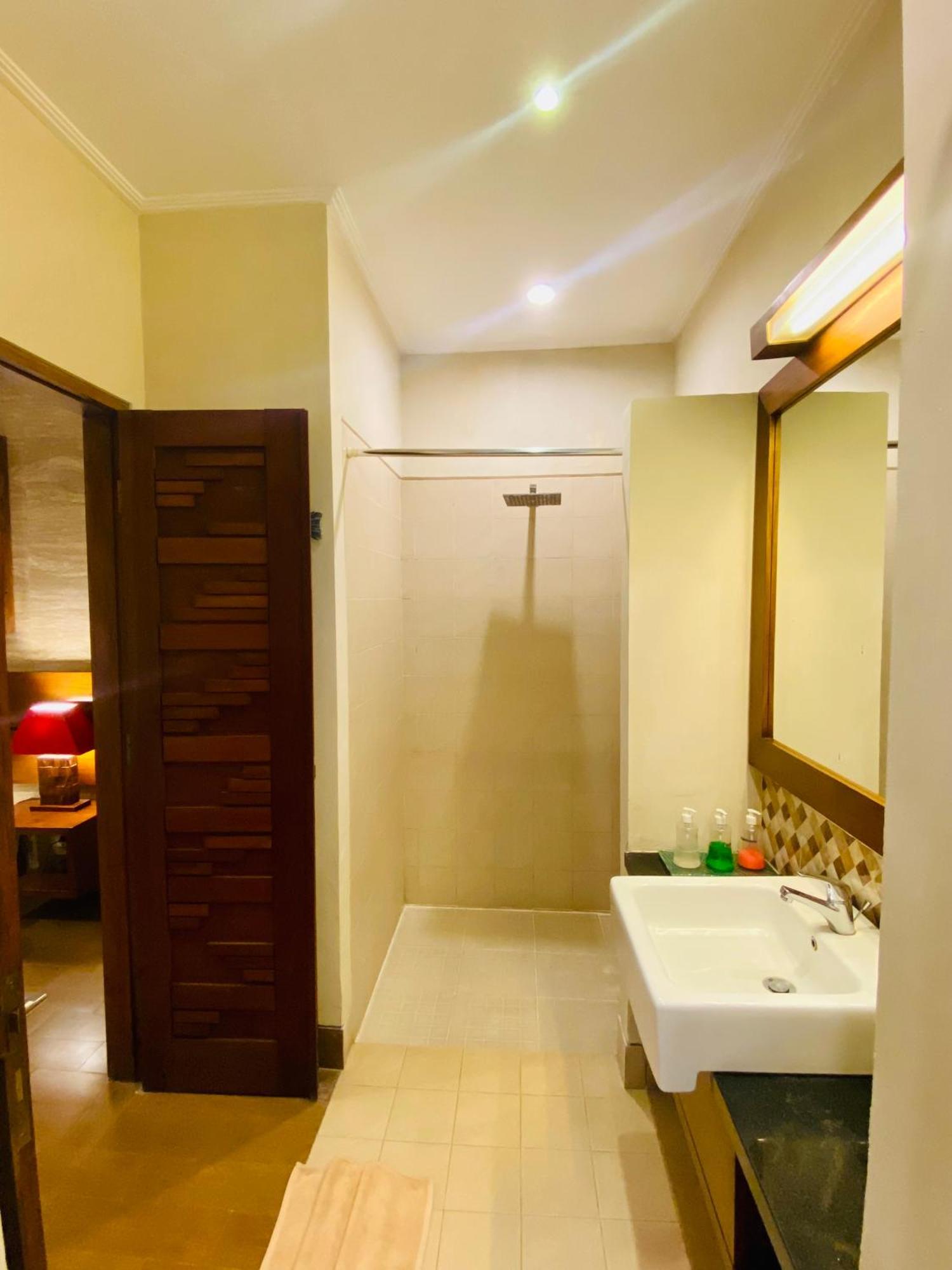 The Green Zhurga Suite Kerobokan  Luaran gambar